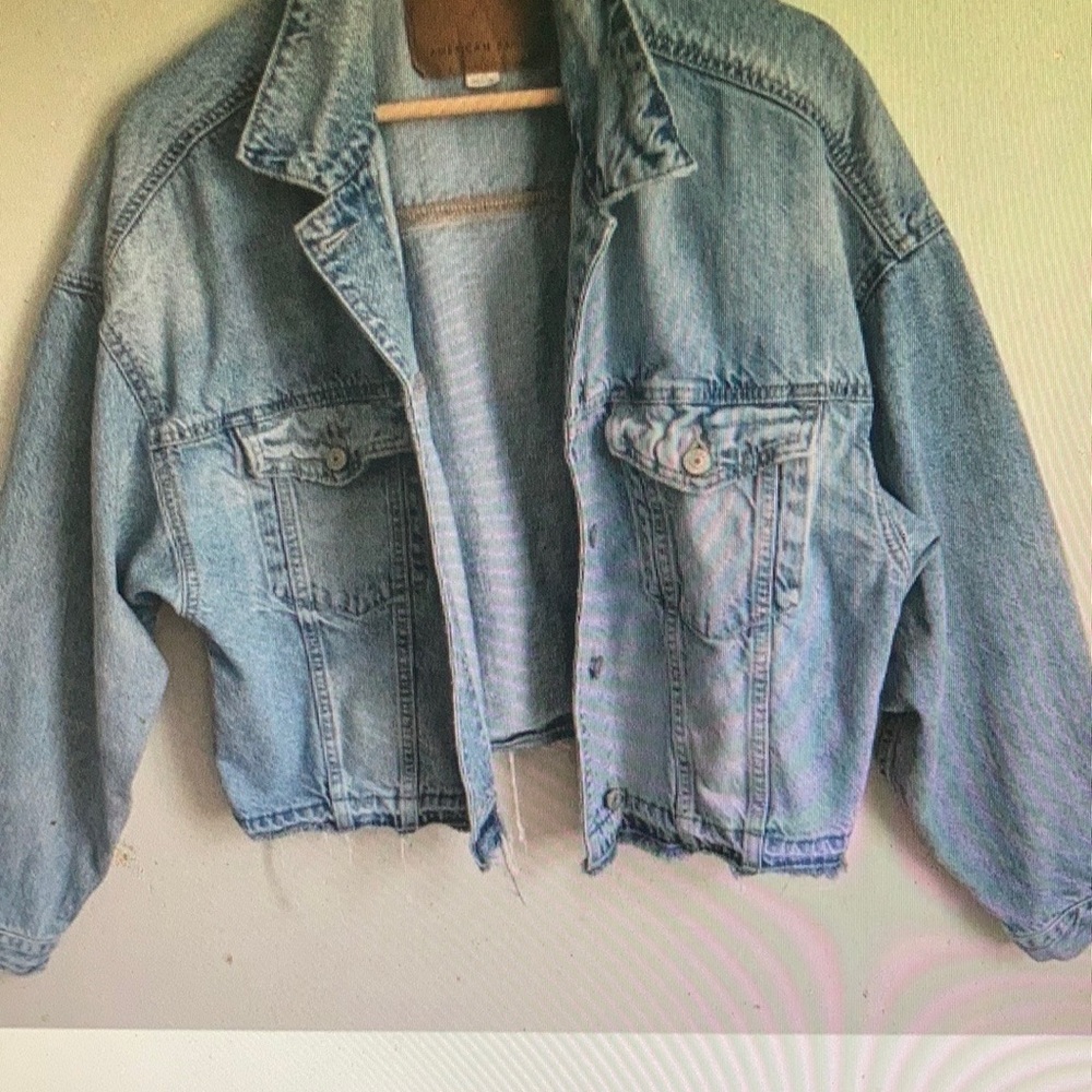 American Eagle Light Wash Cropped Distressed Denim Jacket Womens L